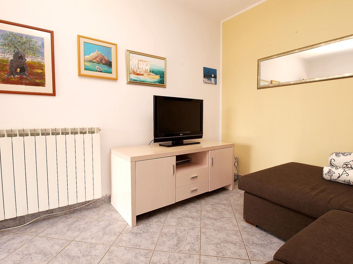 Apartments Dusanka 799 Fažana Exterior foto
